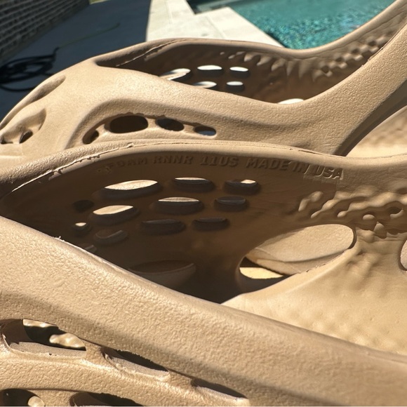 Yeezy Foam Runner ‘Clay Stone’ - Picture 6 of 13